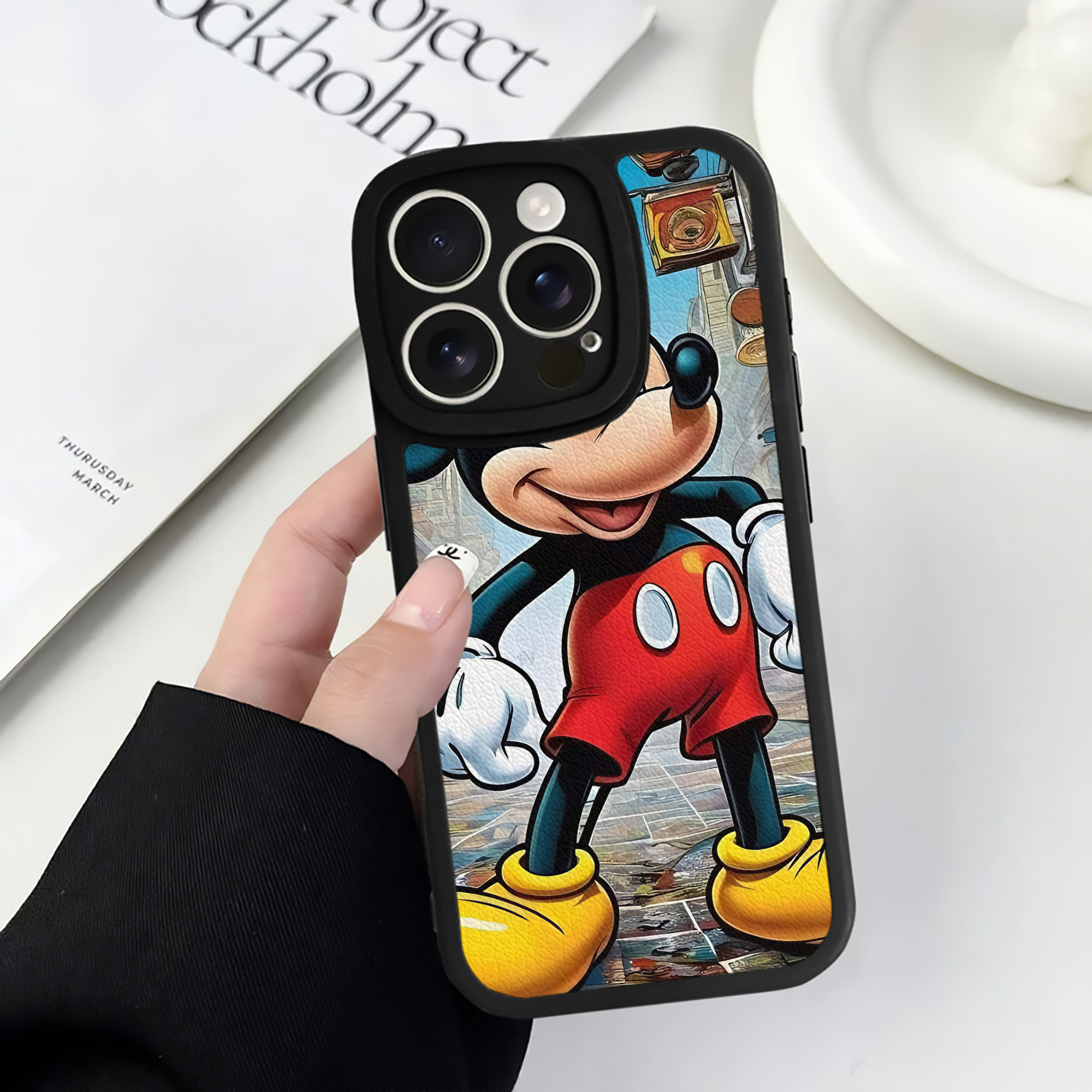 （画像用） ミッキーマウス Mickey Mouse 【iPhone 16シリーズ対応】シリコンスマホケース（レザー調） 材質：シリコン